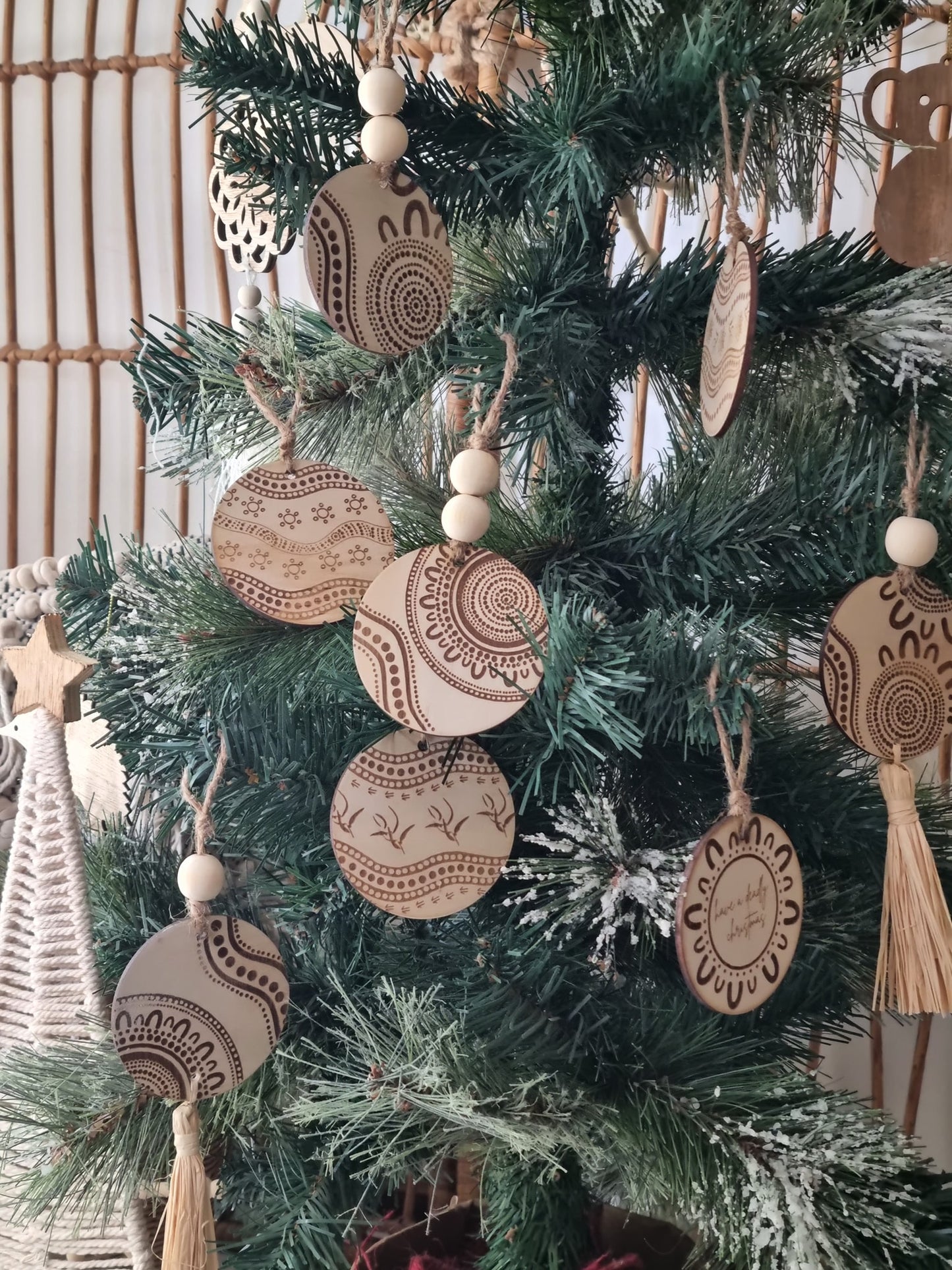 8 pack Christmas Baubles Kit