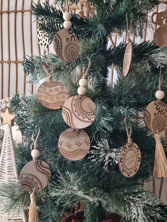 8 pack Christmas Baubles Kit